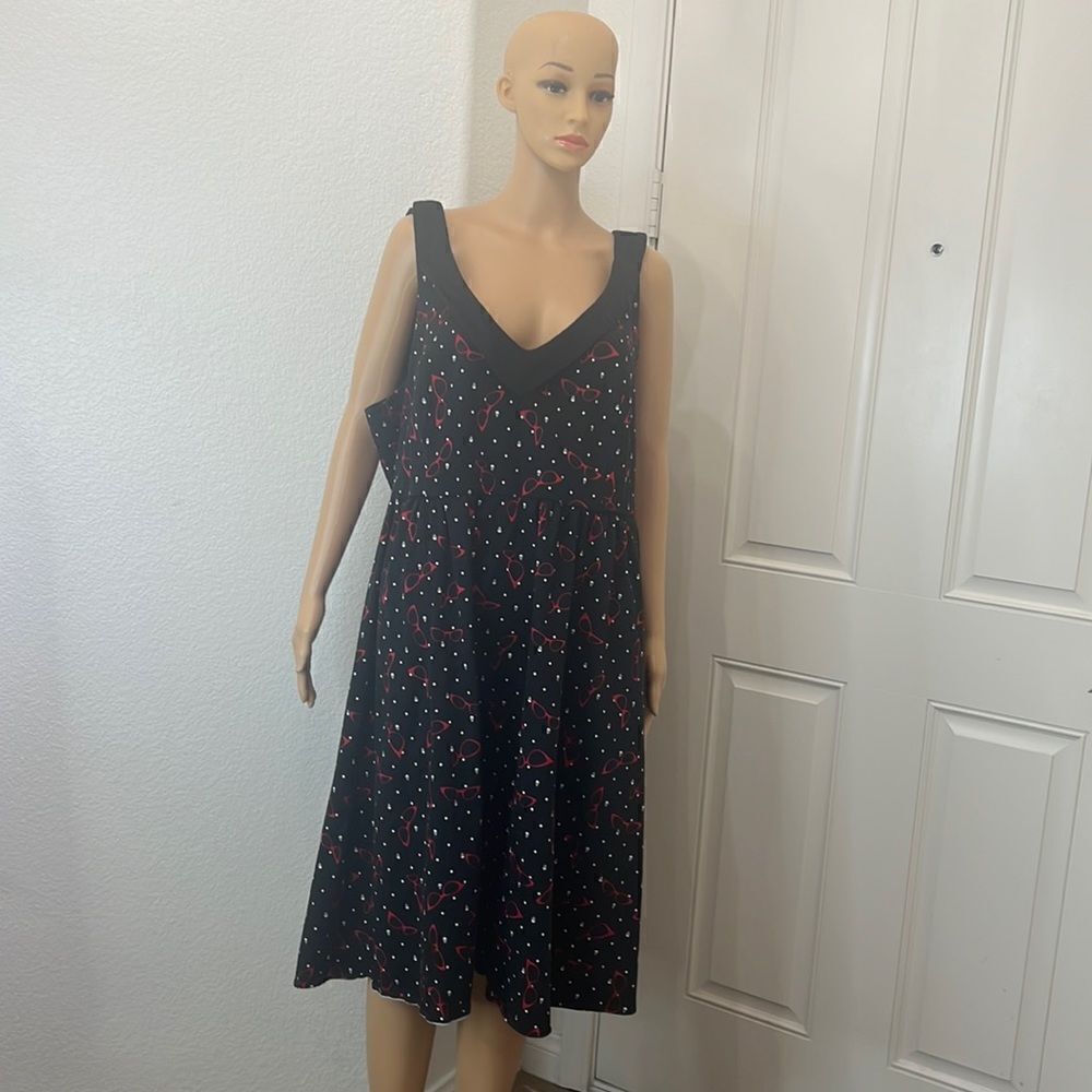 Torrid Retro Chic Dress V Neck Sleeveless Sz 24 Black Red Sunglasses Midi Zipper